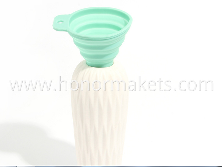 Silicone foldable funnel a household kitchen tool for retractable wine leak and large caliber